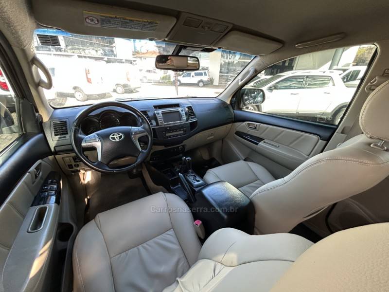 TOYOTA - HILUX SW4 - 2014/2014 - Preta - R$ 150.000,00