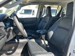 TOYOTA - HILUX - 2022/2022 - Branca - R$ 175.000,00