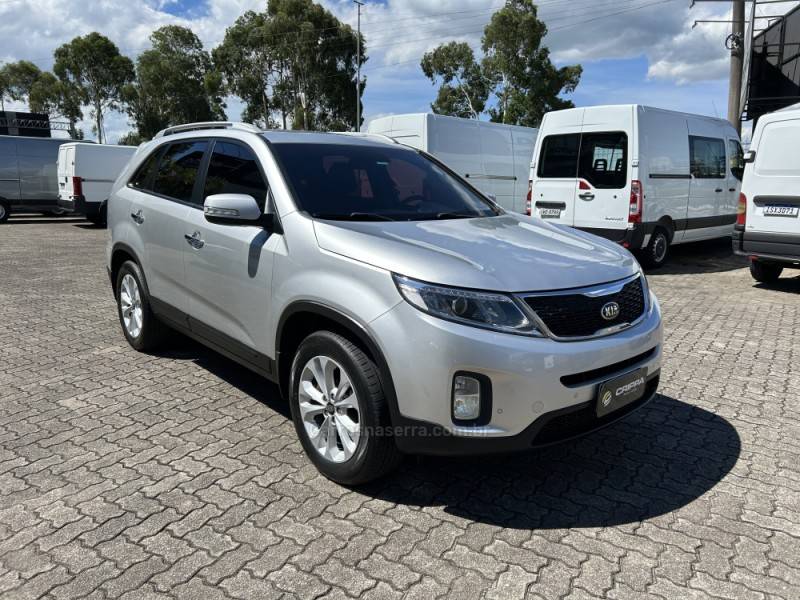 KIA MOTORS - SORENTO - 2014/2015 - Prata - R$ 72.000,00