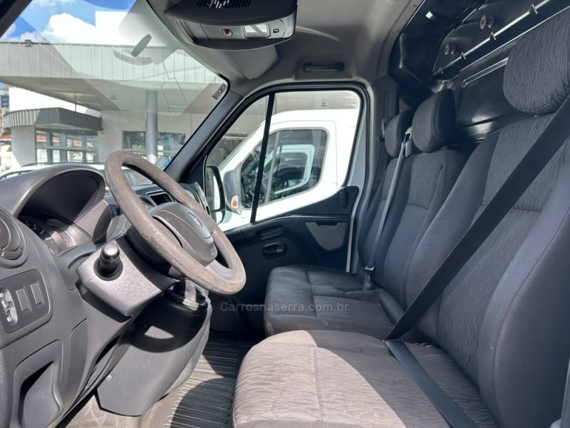 RENAULT - MASTER - 2018/2019 - Branca - R$ 135.000,00