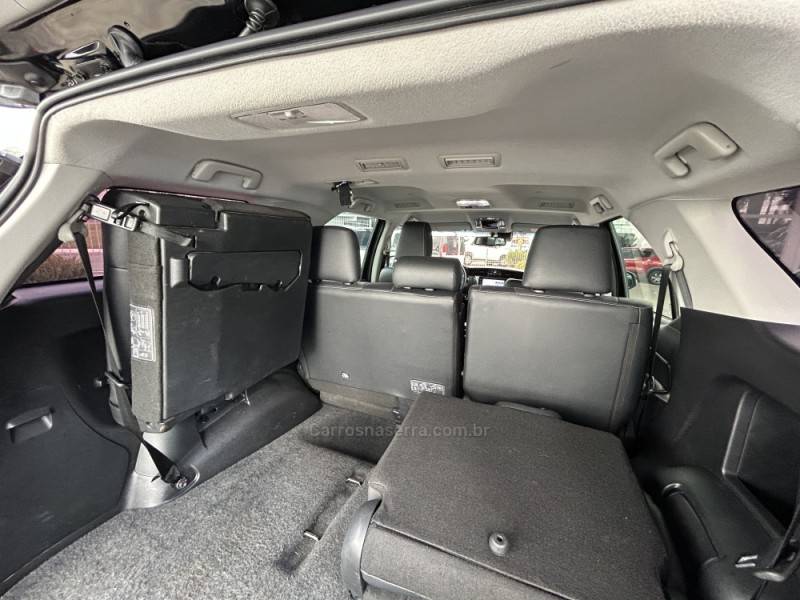 TOYOTA - HILUX SW4 - 2022/2022 - Preta - R$ 315.000,00