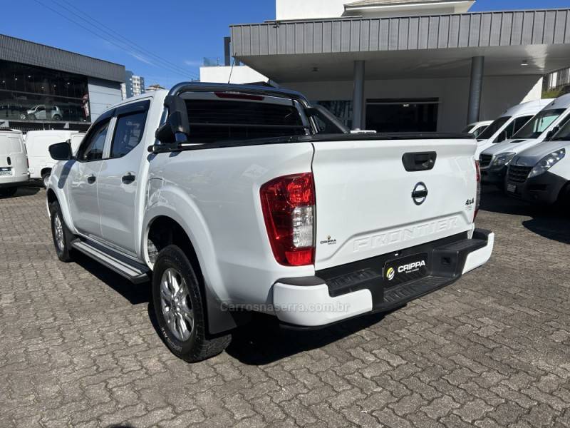 NISSAN - FRONTIER - 2022/2023 - Branca - R$ 170.000,00