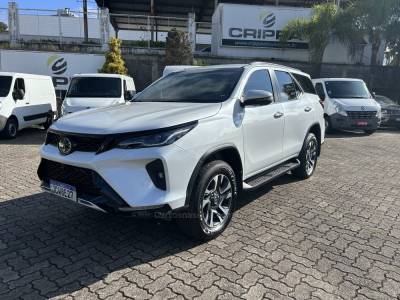 TOYOTA - HILUX SW4 - 2024/2024 - Branca - R$ 375.000,00