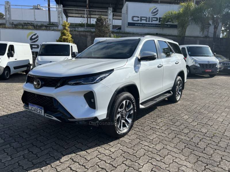 TOYOTA - HILUX SW4 - 2024/2024 - Branca - R$ 373.000,00