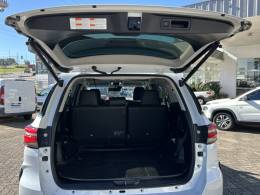 TOYOTA - HILUX SW4 - 2024/2024 - Branca - R$ 385.000,00