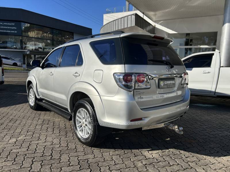 TOYOTA - HILUX SW4 - 2012/2013 - Prata - R$ 139.000,00