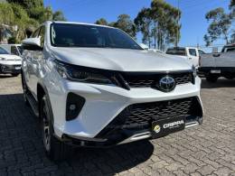 TOYOTA - HILUX SW4 - 2024/2024 - Branca - R$ 385.000,00