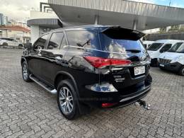 TOYOTA - HILUX SW4 - 2017/2017 - Preta - R$ 220.000,00