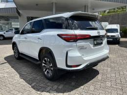 TOYOTA - HILUX SW4 - 2024/2024 - Branca - R$ 365.000,00