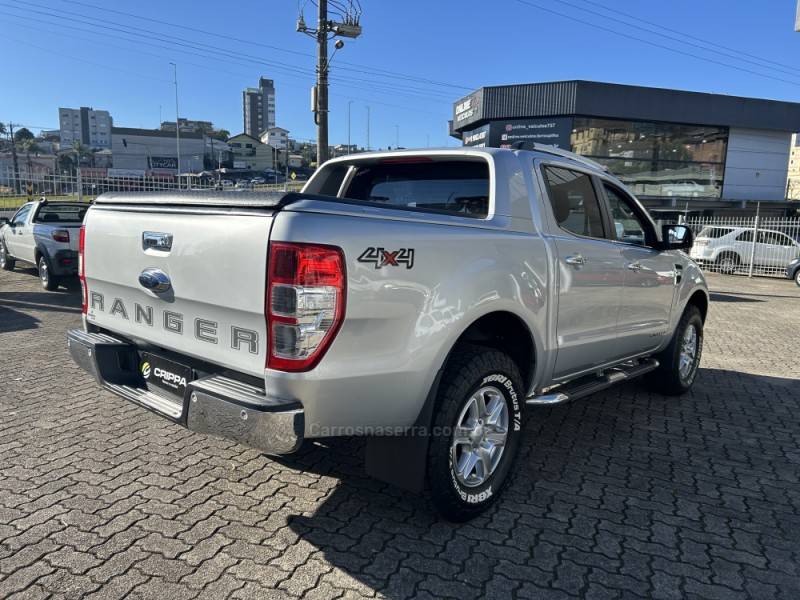 FORD - RANGER - 2013/2014 - Prata - R$ 112.000,00
