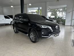 TOYOTA - HILUX SW4 - 2022/2022 - Preta - R$ 320.000,00