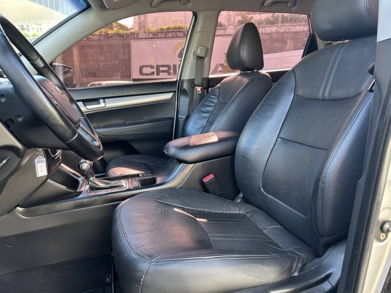 KIA MOTORS - SORENTO - 2014/2015 - Prata - R$ 75.000,00