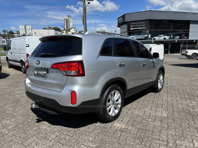 KIA MOTORS - SORENTO - 2014/2015 - Prata - R$ 72.000,00