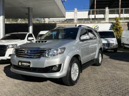 TOYOTA - HILUX SW4 - 2012/2013 - Prata - R$ 139.000,00
