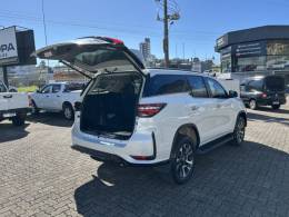 TOYOTA - HILUX SW4 - 2024/2024 - Branca - R$ 385.000,00