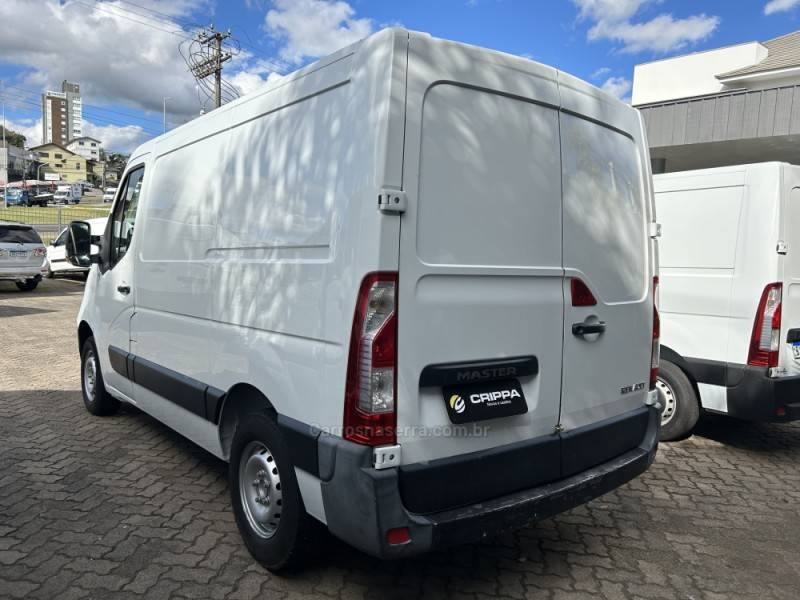 RENAULT - MASTER - 2018/2019 - Branca - R$ 135.000,00