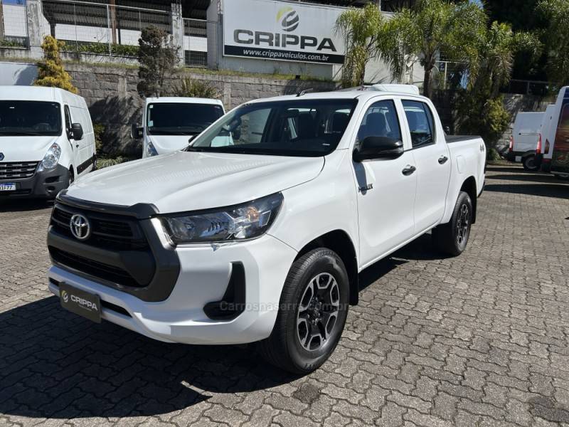TOYOTA - HILUX - 2022/2022 - Branca - R$ 175.000,00