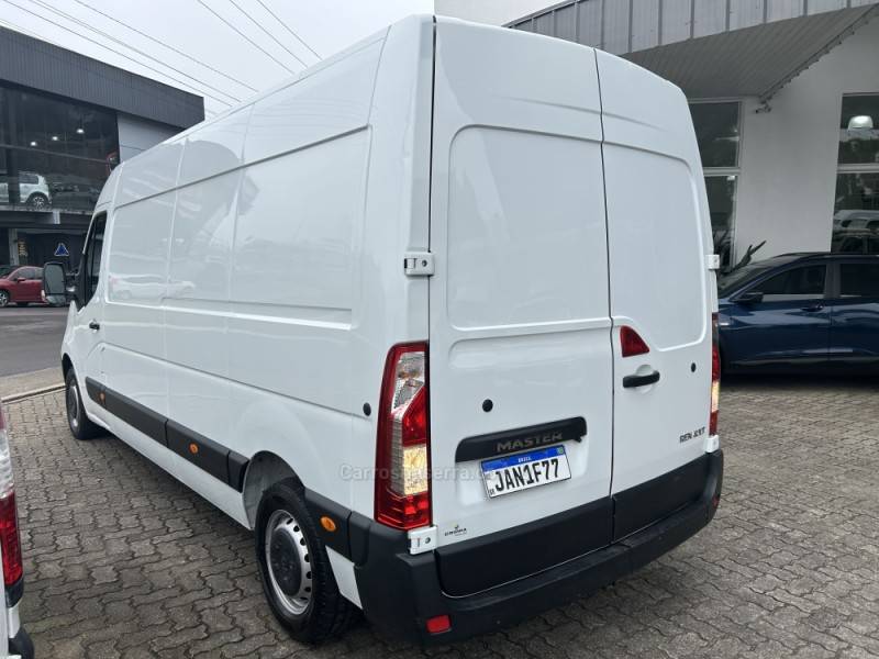 RENAULT - MASTER - 2020/2021 - Branca - R$ 195.000,00