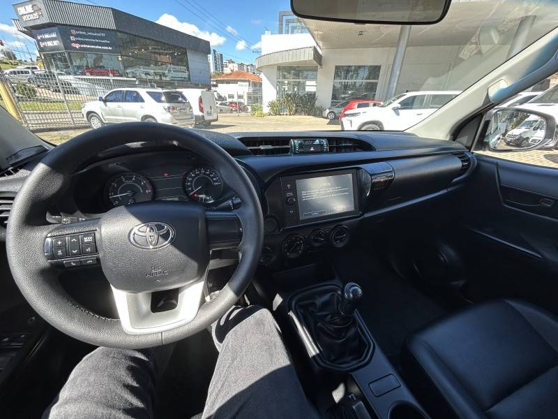 TOYOTA - HILUX - 2022/2022 - Branca - R$ 175.000,00