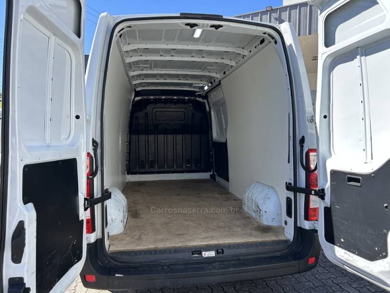 RENAULT - MASTER - 2021/2022 - Branca - R$ 195.000,00