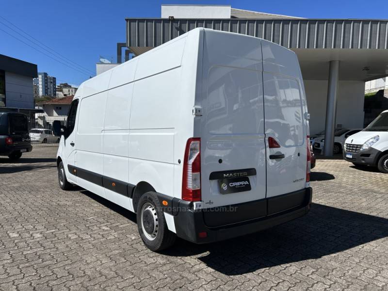 RENAULT - MASTER - 2021/2022 - Branca - R$ 195.000,00