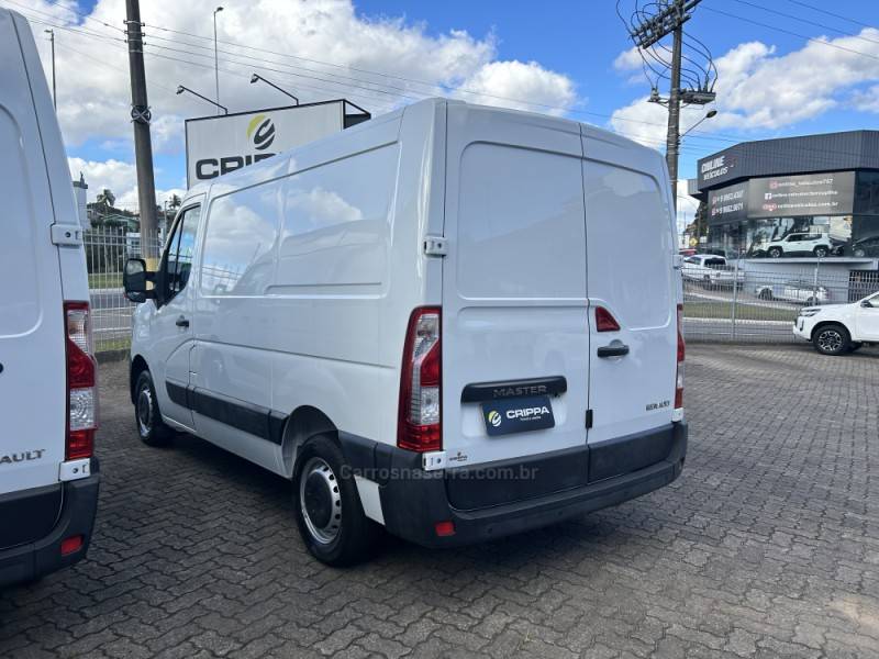 RENAULT - MASTER - 2022/2023 - Branca - R$ 198.000,00