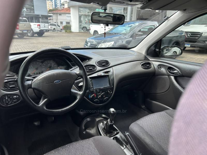 FORD - FOCUS - 2004/2004 - Prata - R$ 19.500,00