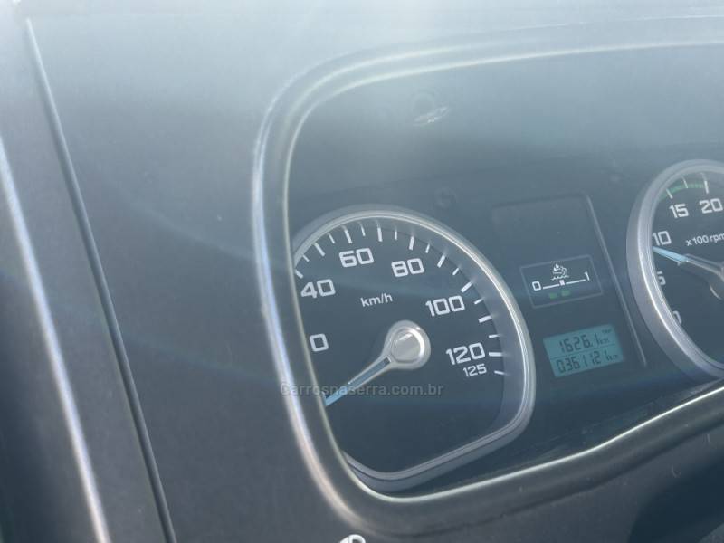 FORD - CARGO 816 - 2015/2015 - Prata - R$ 215.000,00