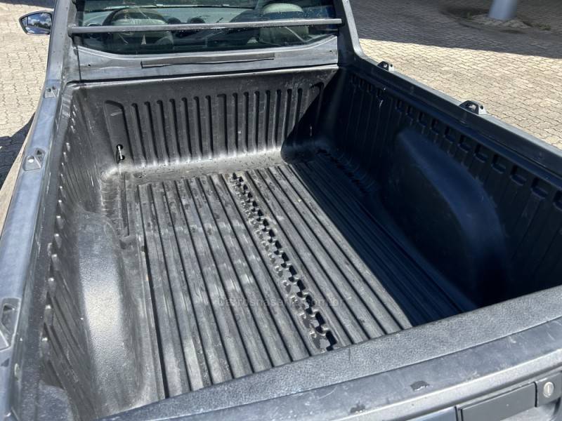 VOLKSWAGEN - SAVEIRO - 2013/2013 - Azul - R$ 48.000,00