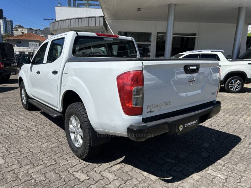 NISSAN - FRONTIER - 2021/2022 - Branca - R$ 145.000,00