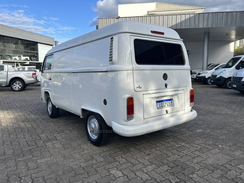 VOLKSWAGEN - KOMBI - 2010/2011 - Branca - R$ 45.000,00