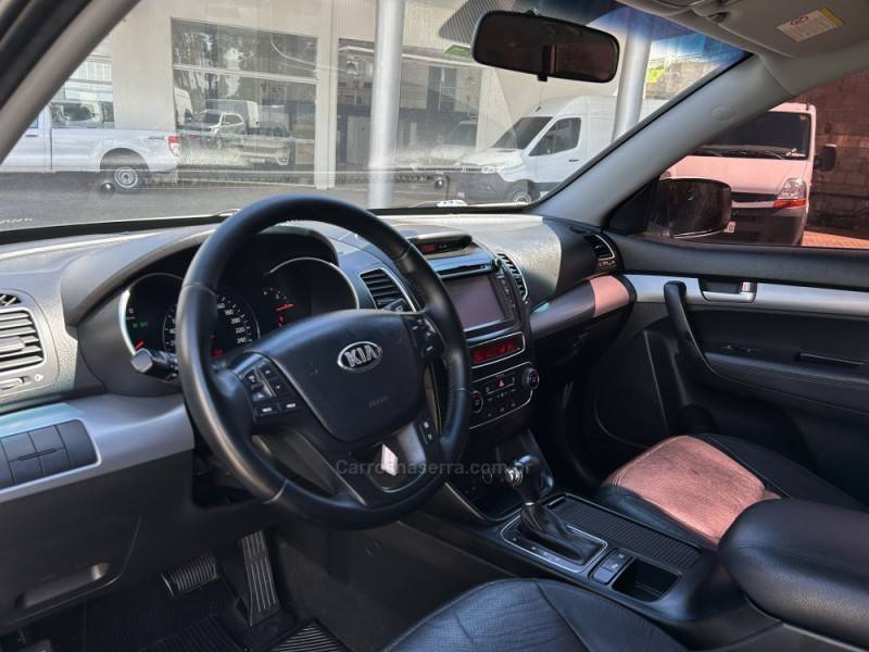 KIA MOTORS - SORENTO - 2014/2015 - Prata - R$ 72.000,00