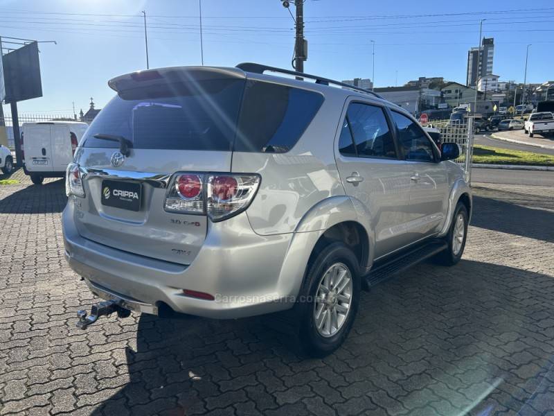 TOYOTA - HILUX SW4 - 2012/2013 - Prata - R$ 139.000,00