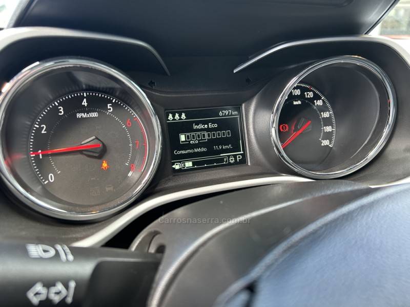 CHEVROLET - TRACKER - 2024/2025 - Bege - R$ 120.000,00