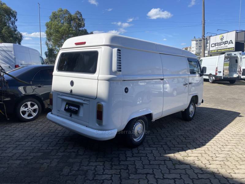 VOLKSWAGEN - KOMBI - 2012/2013 - Branca - R$ 56.000,00