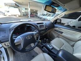 TOYOTA - HILUX SW4 - 2014/2015 - Branca - R$ 158.000,00