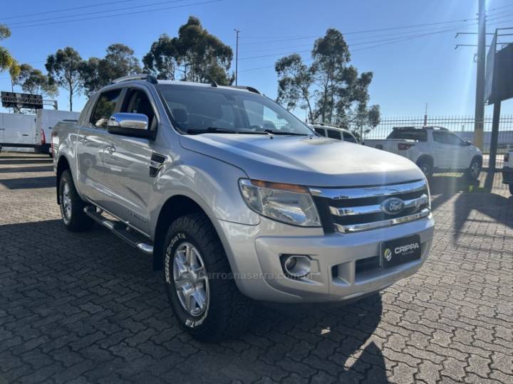 FORD - RANGER - 2013/2014 - Prata - R$ 112.000,00