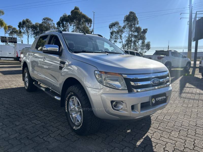 FORD - RANGER - 2013/2014 - Prata - R$ 112.000,00